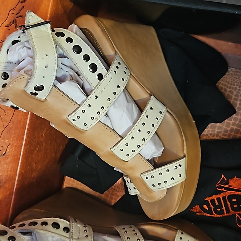 Freebird winter beige multi size 8 sandals